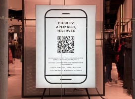 Elements informing about the Reserved application in brand stores